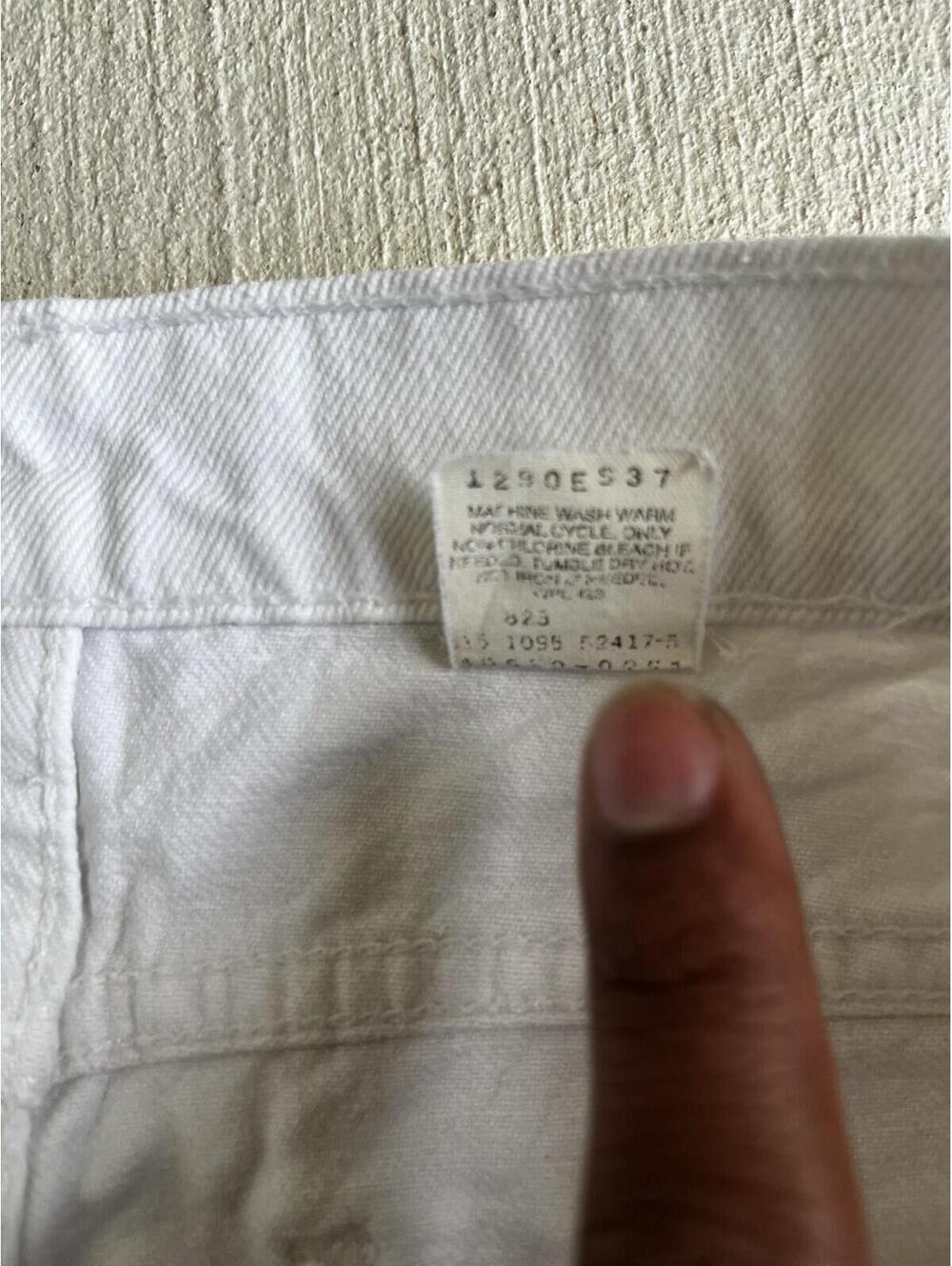 Vintage Levis 550 White Denim Jeans Made in USA Relaxed Taper Size 34x36 90s - Picture 3 of 7